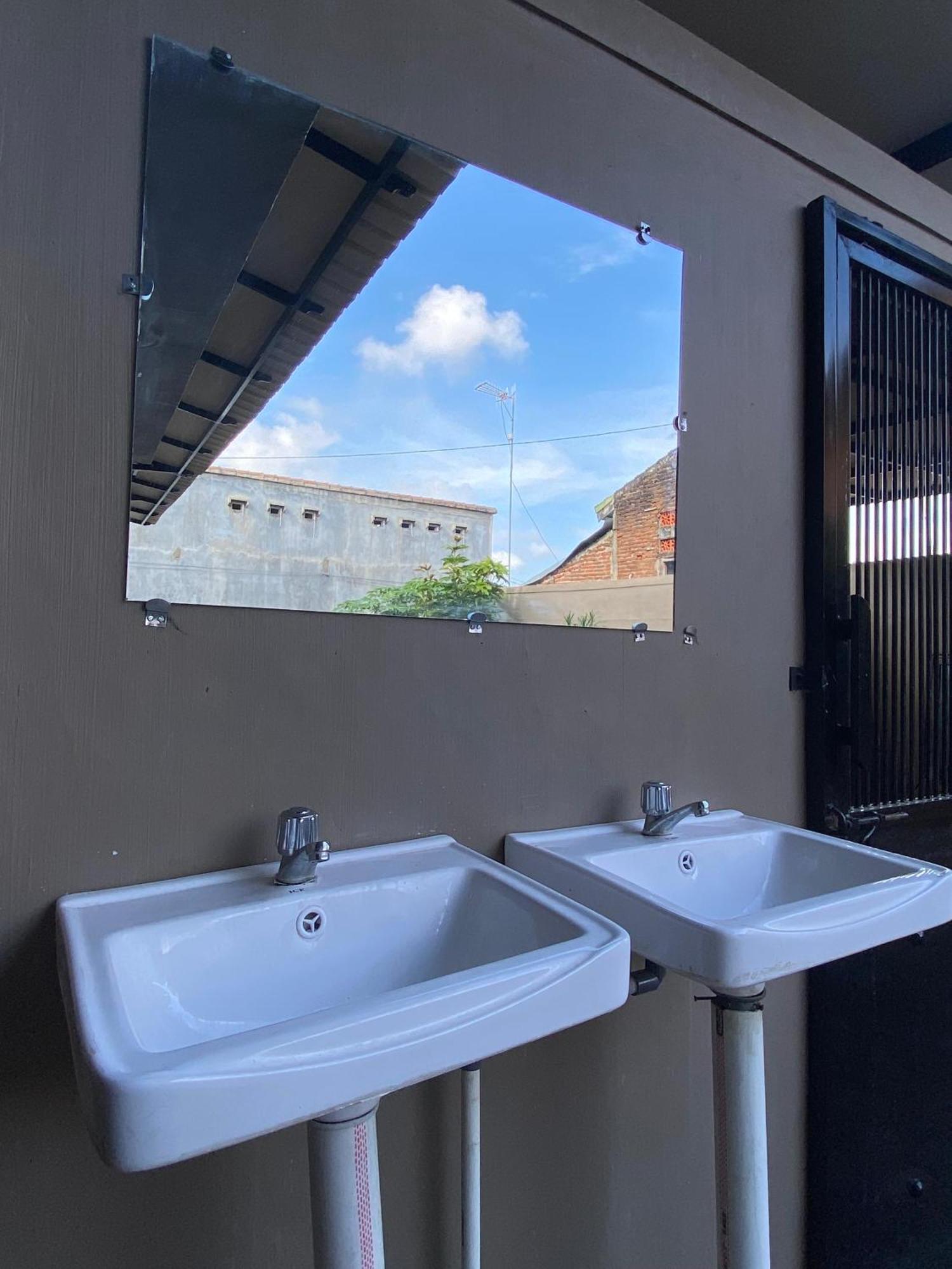 Good Feeling Banyuwangi Albergue Banyuwangi  Exterior foto